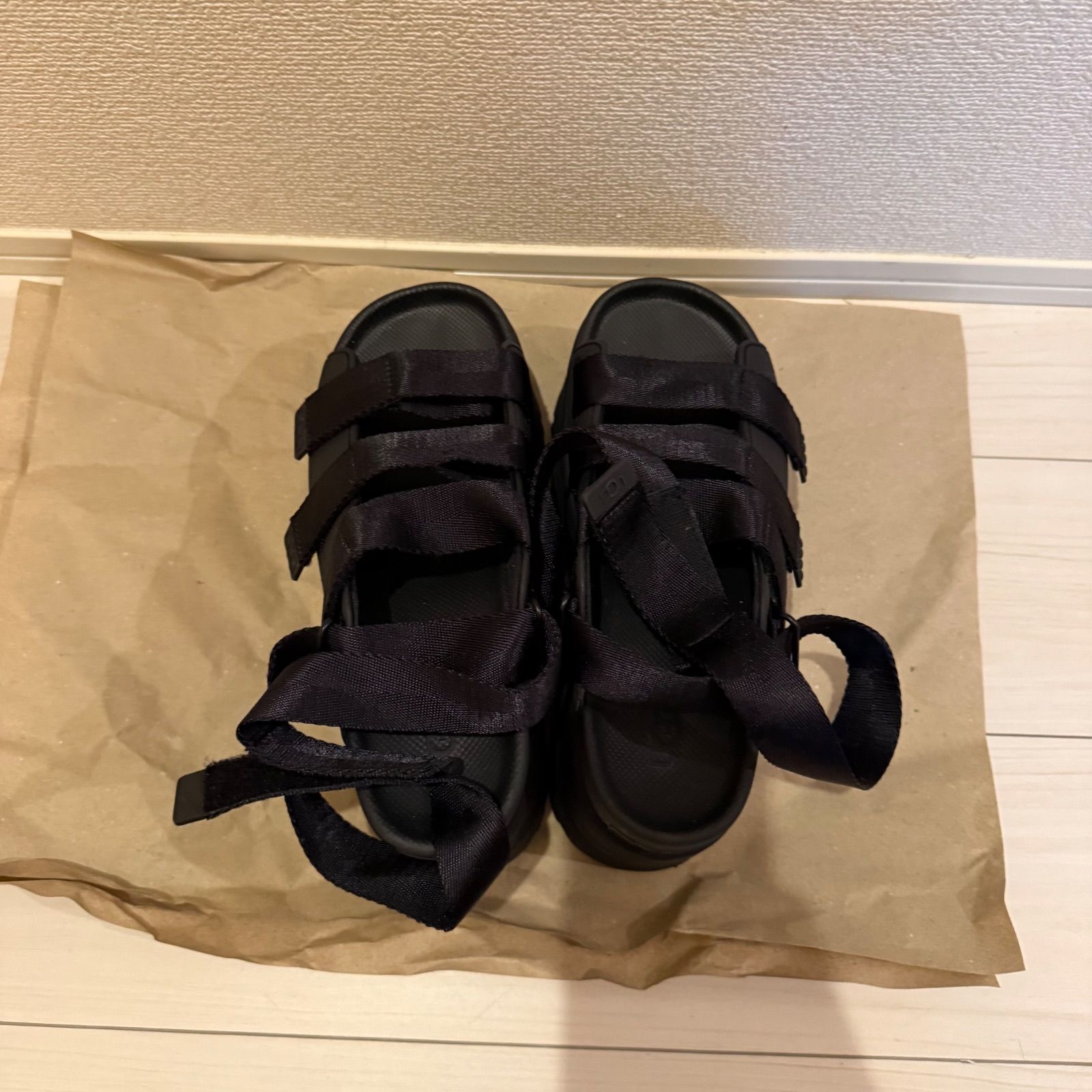 値下げ可能】UGG GOLDENRISE アグ ゴールデンライズ サンダル 厚底