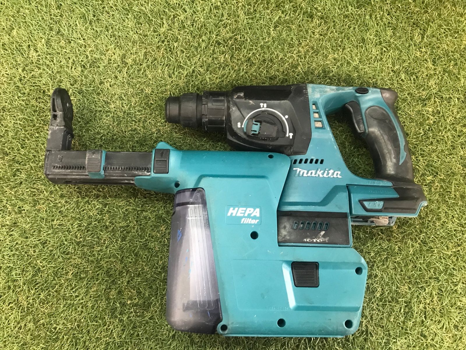 【中古品】【0906】★makita(マキタ) 18v24㎜充電式ハンマドリル 黒(本体のみ+集じんシステム) HR244DZB+DX01　ITJR3TTFUCW8