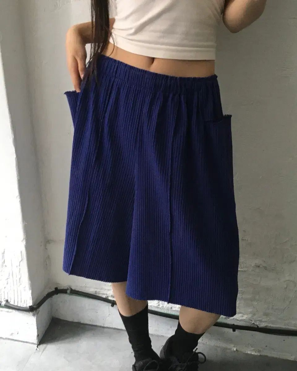 me ISSEY MIYAKE ミ イッセイミヤケ ネイビー プリーツ ハーフパンツ