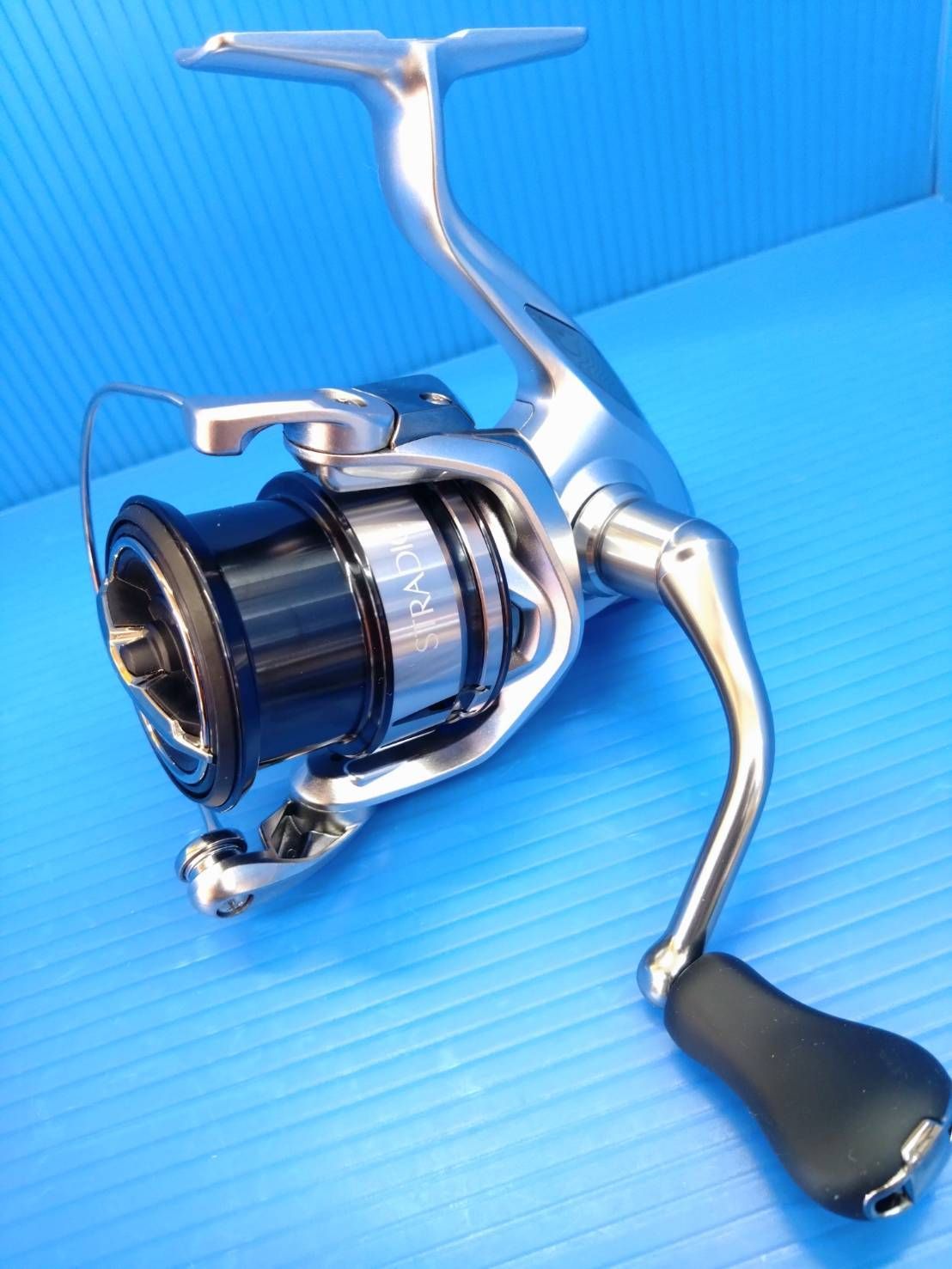 美品　シマノ　19ストラディック　2500ＳＨＧ　スピニング　ルアー汎用　駆動良好　　(03)