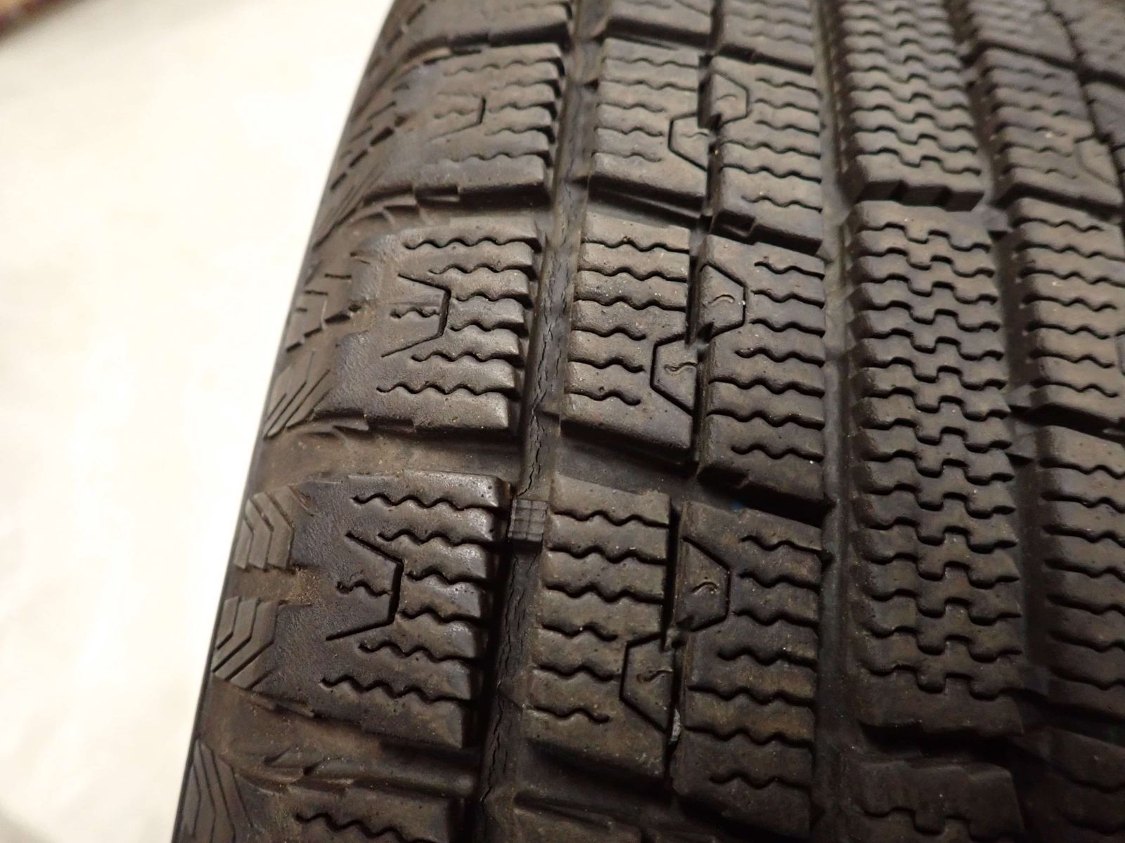 特売品 冬4本SET 会社宛 送料無料 175/65R15 84Q トーヨー ガリット G5 