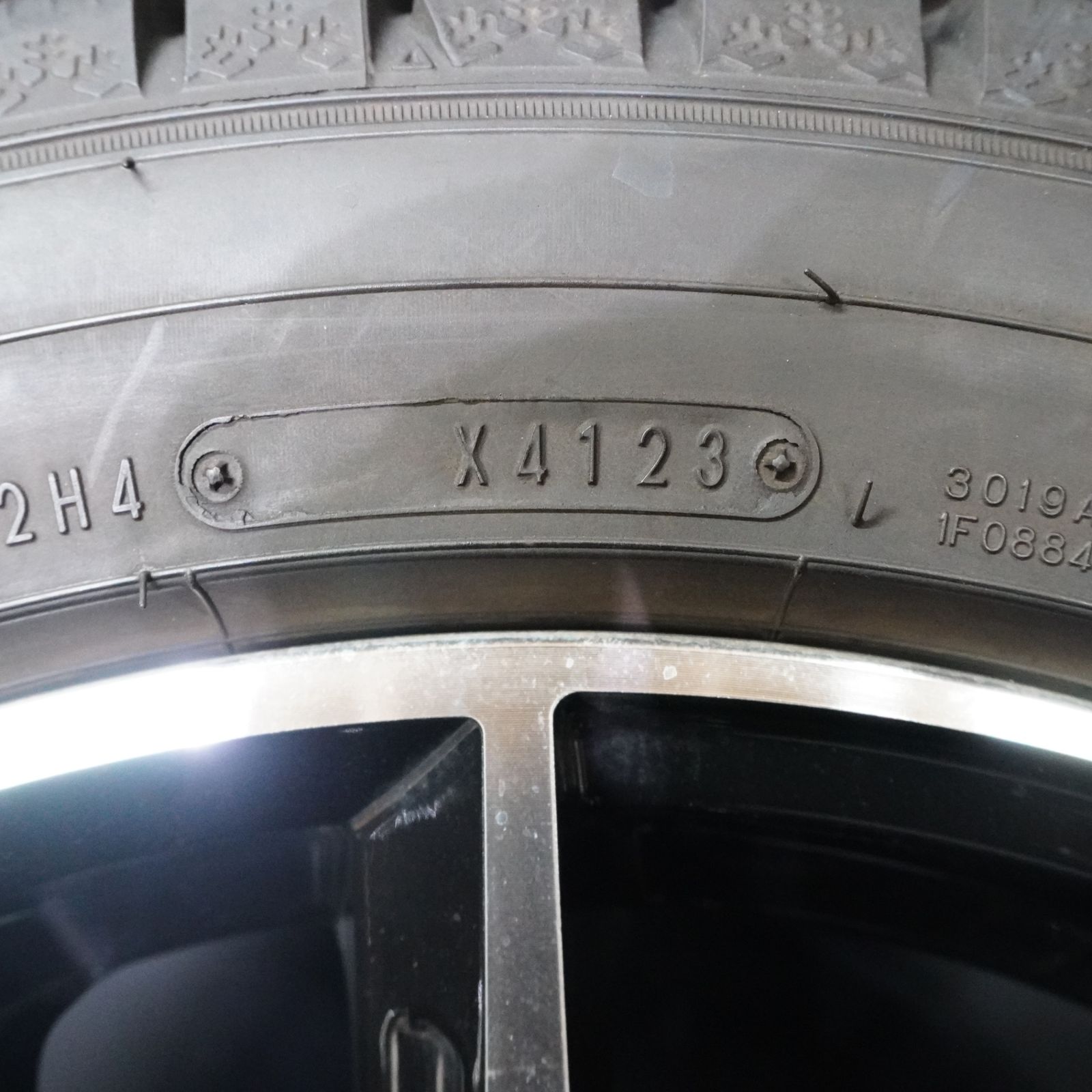 バリ山 スタッドレス 23年製 グッドイヤー アイスナビ8 205/50R17