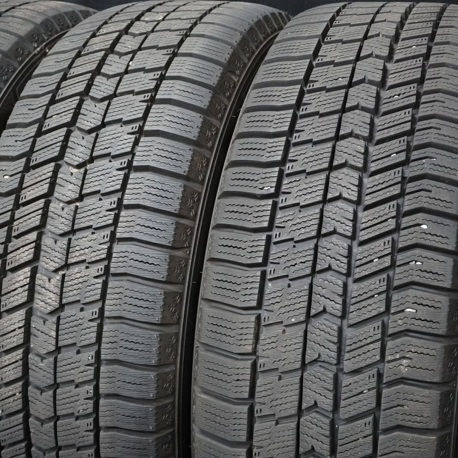 バリ山 スタッドレス 23年製 グッドイヤー アイスナビ8 205/50R17 バリ山 スタッドレス 23年製 グッドイヤー アイスナビ8 205/50R17