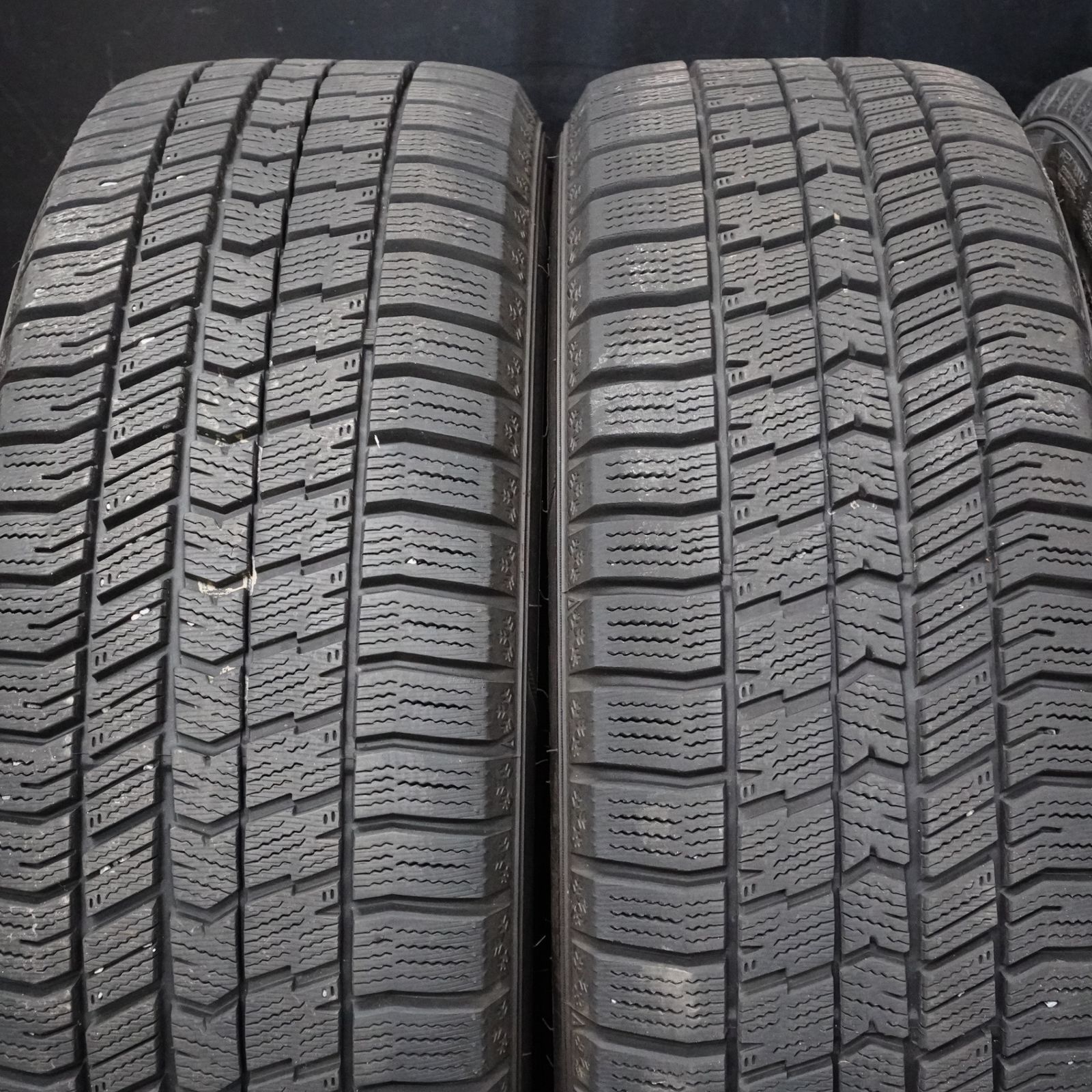 バリ山 スタッドレス 23年製 グッドイヤー アイスナビ8 205/50R17