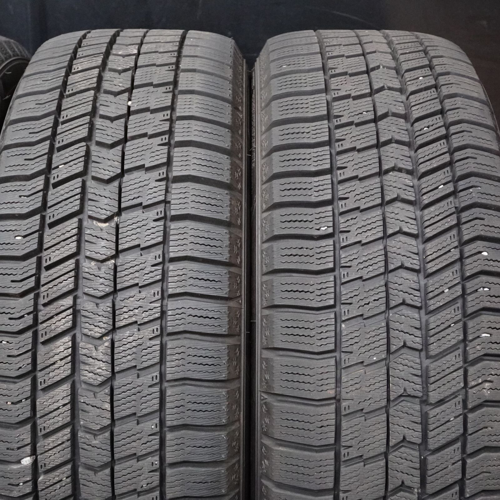 バリ山 スタッドレス 23年製 グッドイヤー アイスナビ8 205/50R17 