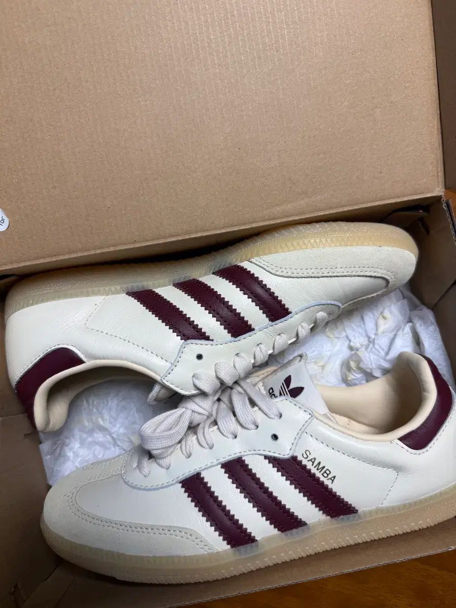 245) adidas サンバ OG ワンダー 白 シャドウ レッド