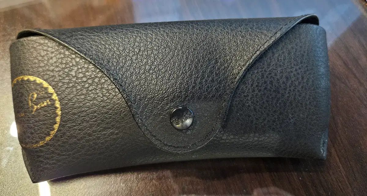 レイバン サングラス 出品 (ニューウェイフェラー RB2132)