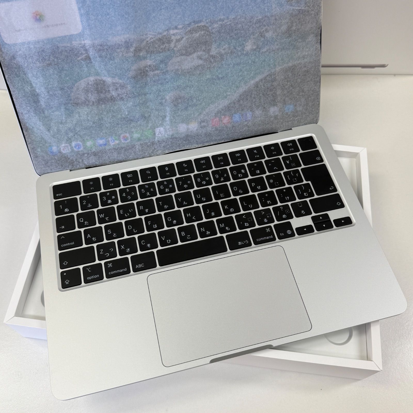 新品 MacBook Air 13.6
