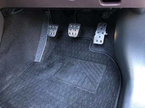 ヤリス 6MT MXPA10 専用 アルミペダル 4点セット ヒール＆トゥ対応 滑り止めバーリング加工 穴あけ不要 日本製 ダックスガーデン ブレーキ アクセル クラッチ フットレスト Made in Japants 021c55cb