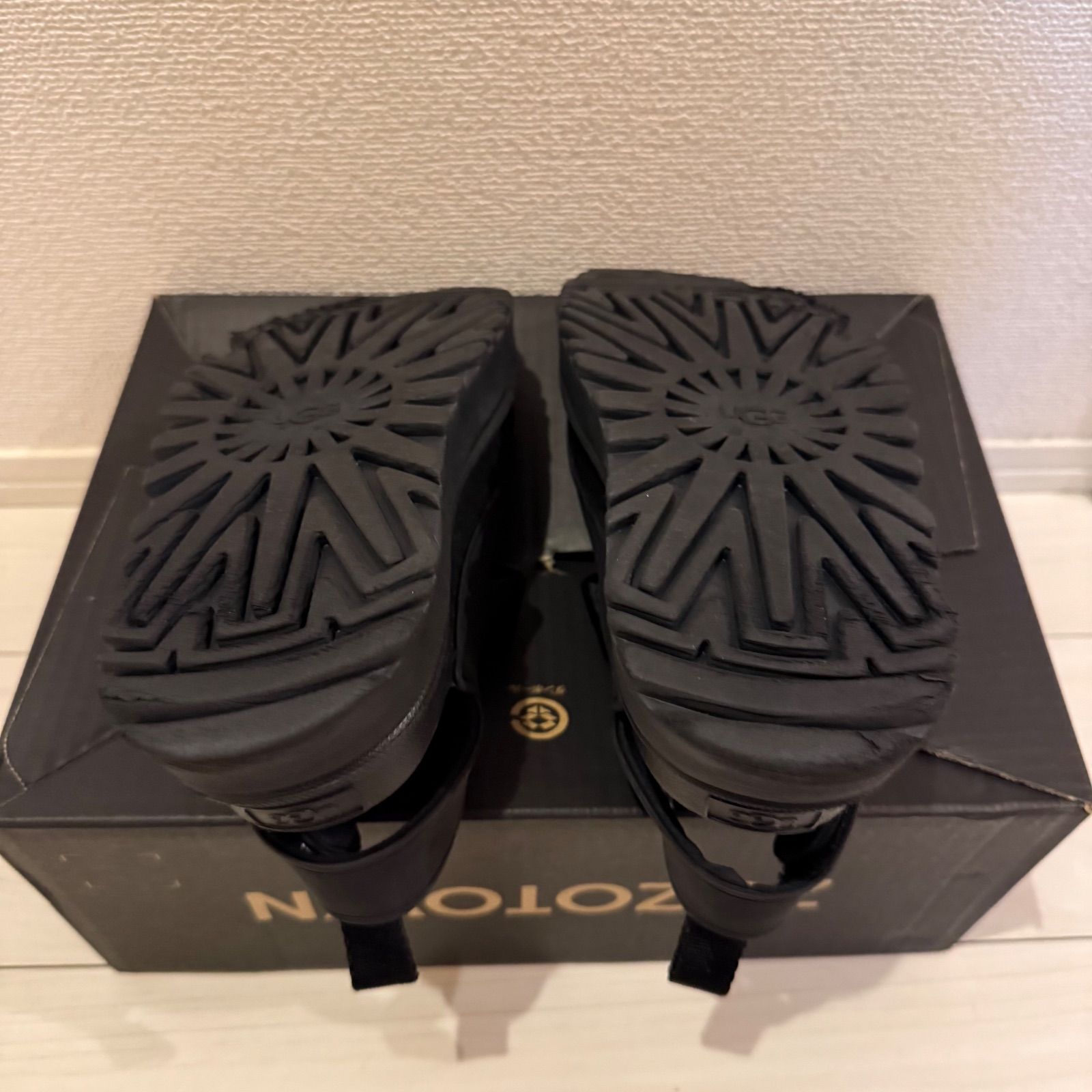値下げ可能！】UGG GOLDENGLOW BLACK アグ ゴールデングロウ ブラック