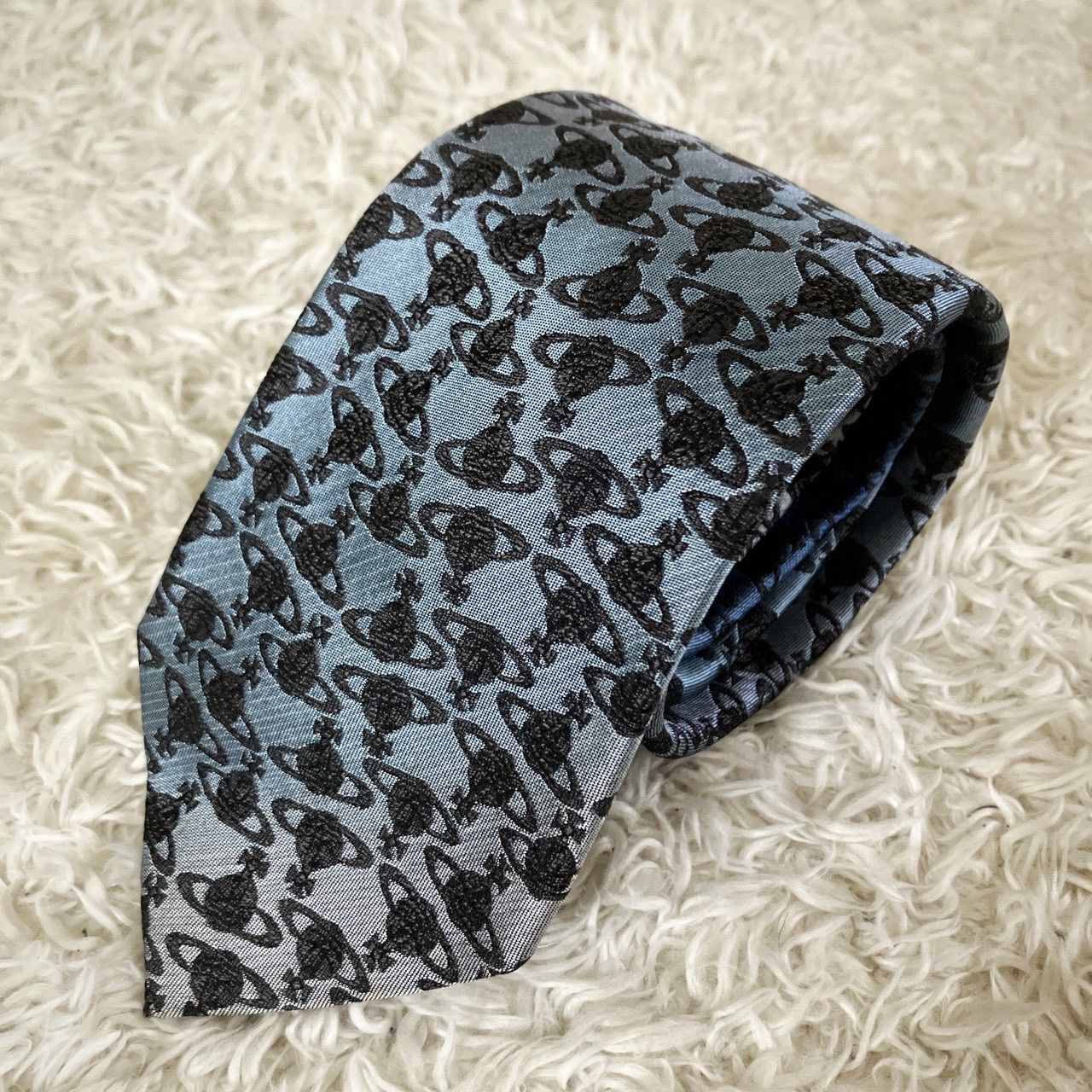 vivienne westwood 　ヴィヴィアンウエストウッド　ネクタイ　オーブ総柄　光沢　グラデーション 9,120円