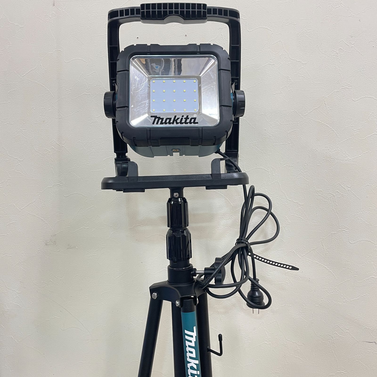 三沢店48-2-0619] makita マキタ 充電式LEDスタンドライト ML805