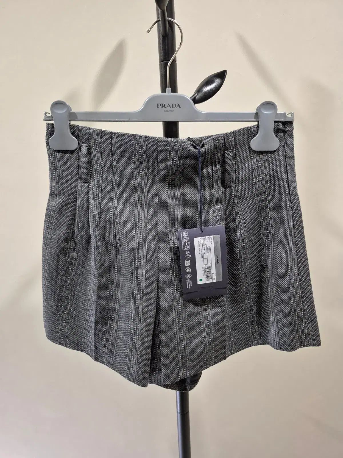 PRADA プラダ 正規品 ショートパンツ P214I 新品 38sサイズ 出品 デパート 正規品