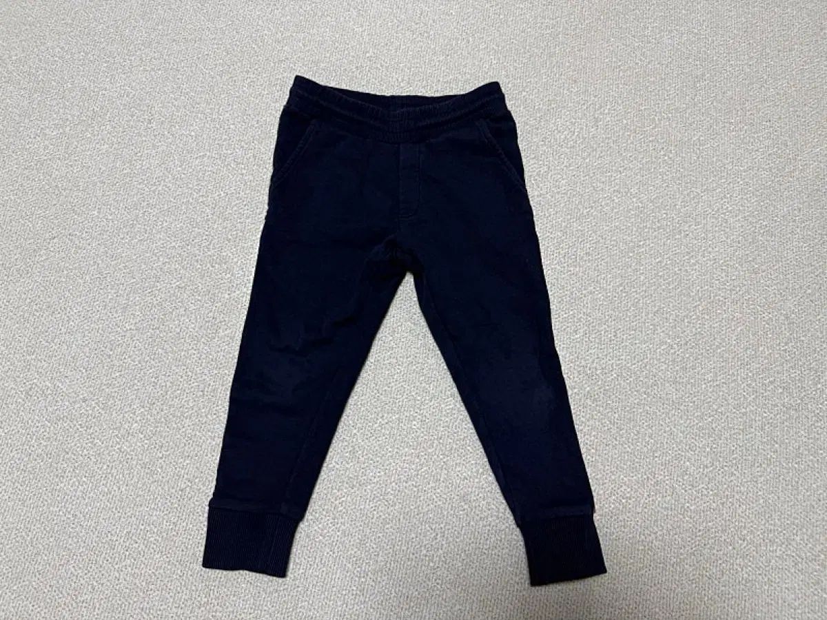 モンクレール ジョガーパンツ 子供用 サイズ4 10,858円