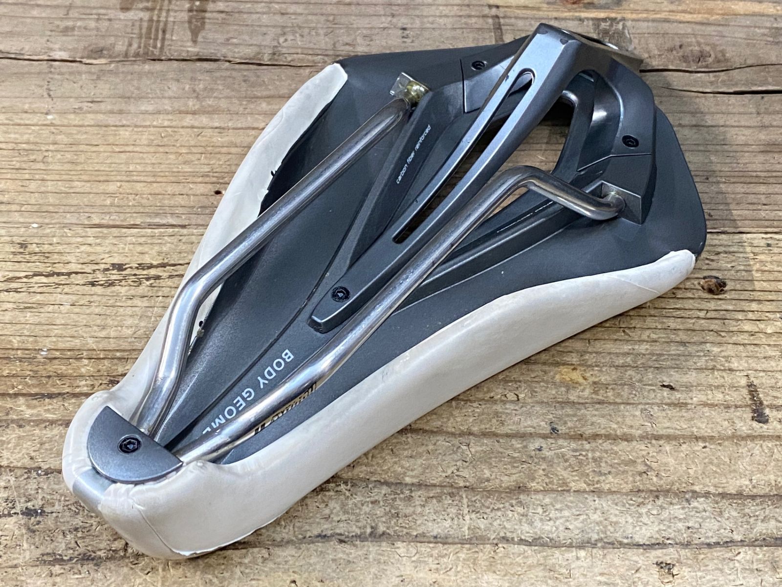 【スペシャライズド】SITERO EXPERT GELサドル　色：ホワイト JU434 スペシャライズド SPECIALIZED BG SITERO HOLLOW TI レール