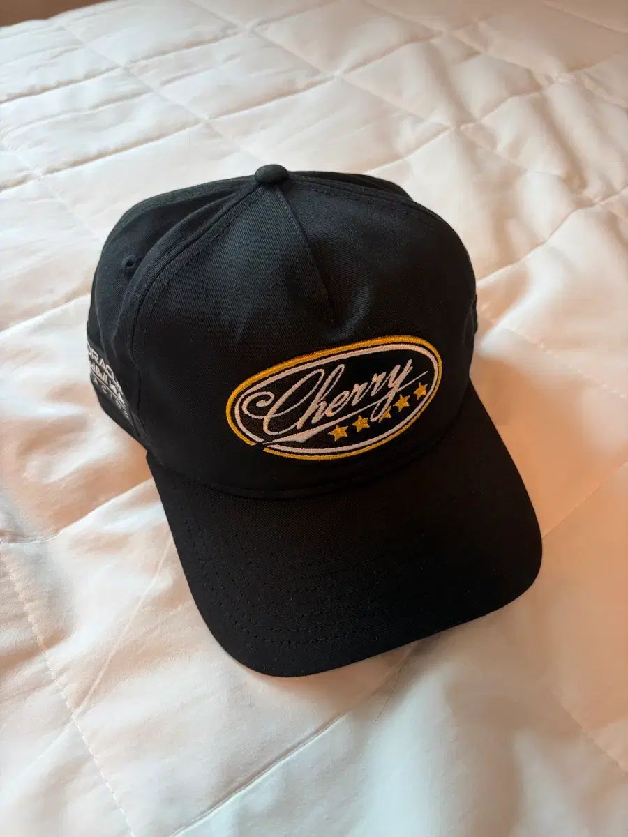 さくらんぼLA NEW ERA レッドブル 帽子 新品