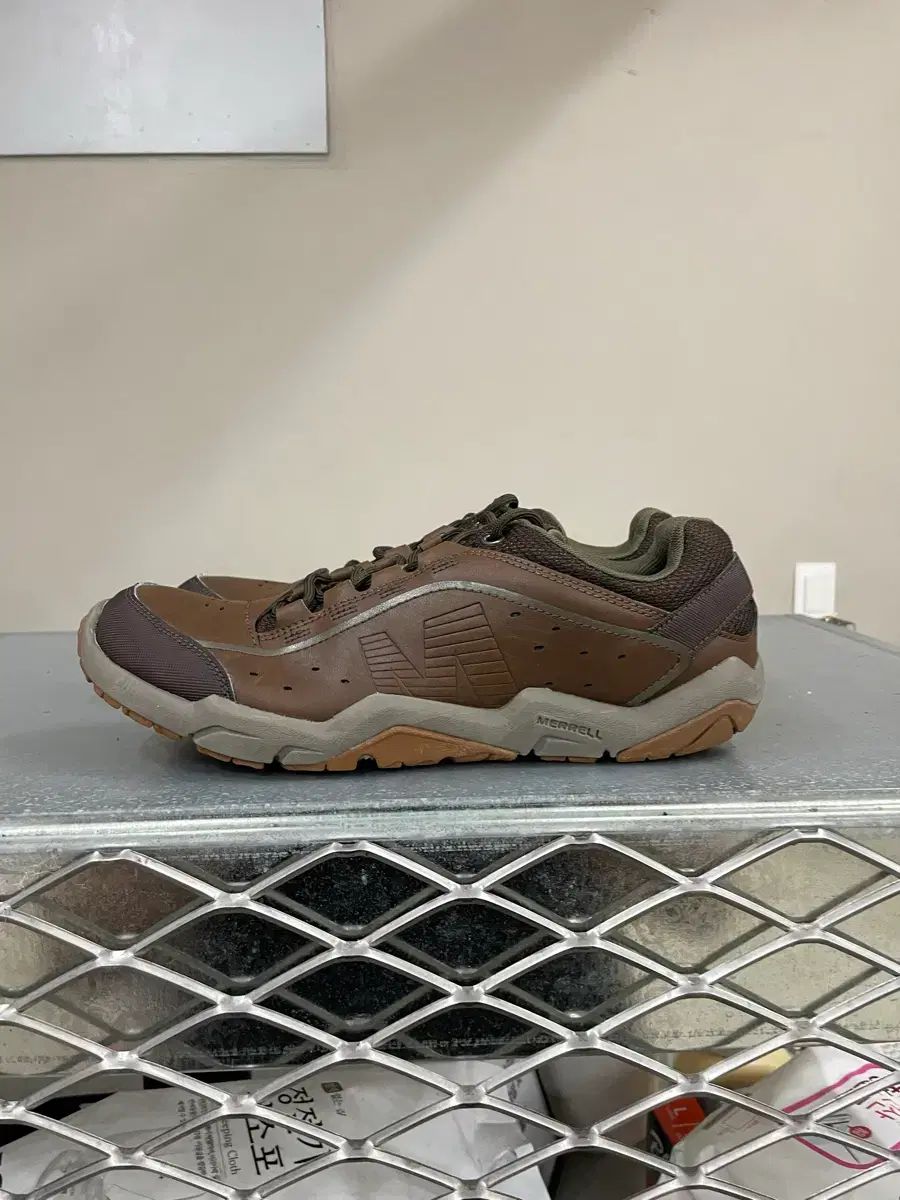MERRELL メレル トラバーソ ブラウン us9 (gr-5378)
