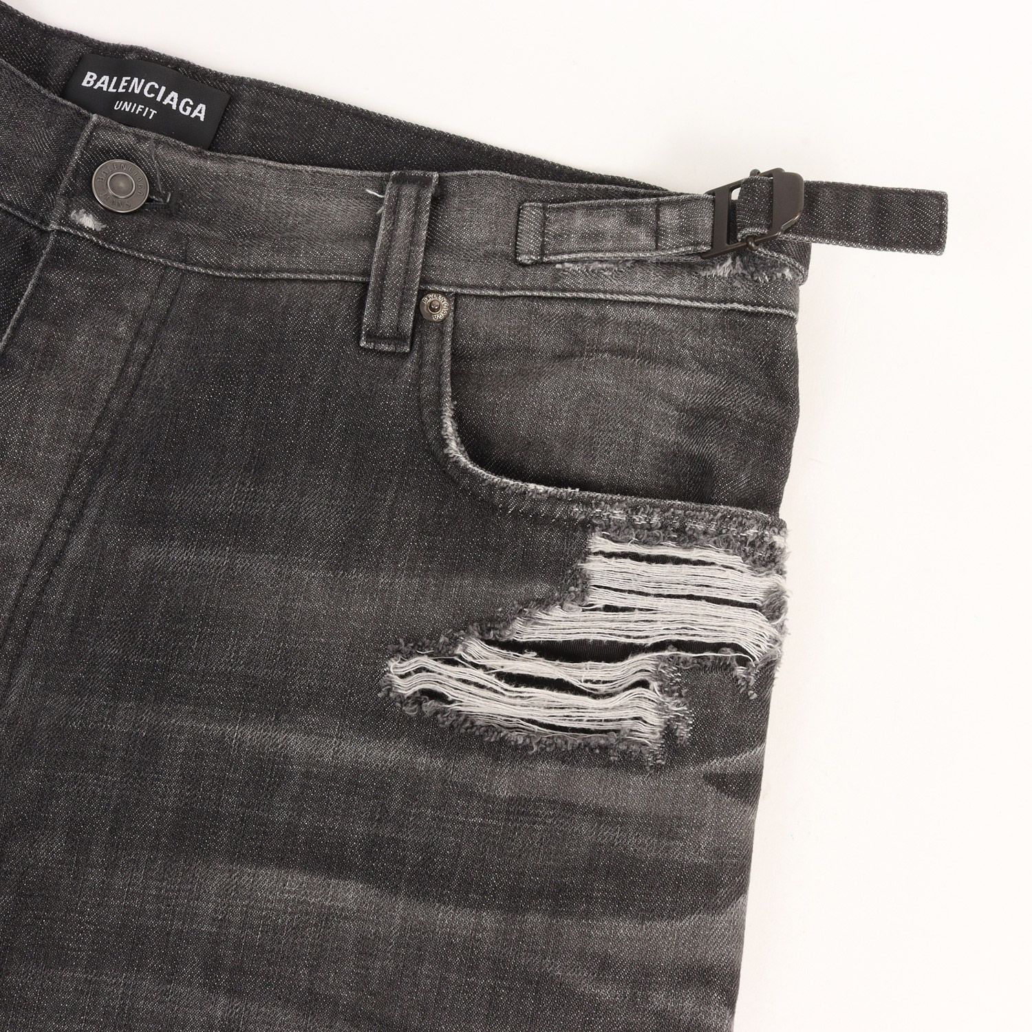 【美品】BALENCIAGA バレンシアガ パンツ ブラックインディゴ 黒 サイズ:M  22AW デストロイ バギー デニムパンツ 697833 TXE06 イタリア製 ボトムス ジーンズ ジーパン【メンズ】【中古】 美品】BALENCIAGA バレンシアガ パンツ ブラックインディゴ 黒 サイズ