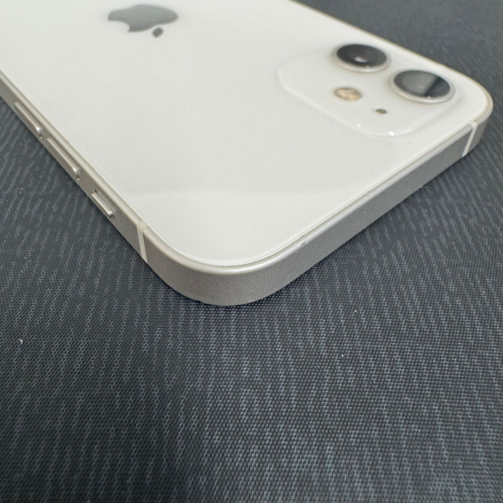 iPhone 12 64GB ホワイト SIMロック解除済 - メルカリ