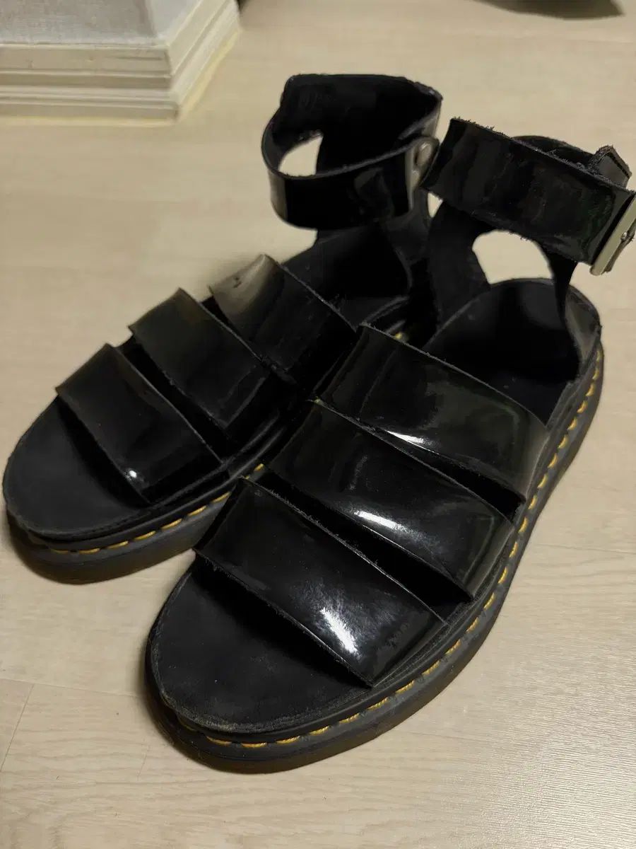 DR. MARTENS ドクターマーチン グラシア サンダル 光沢ブラック 270