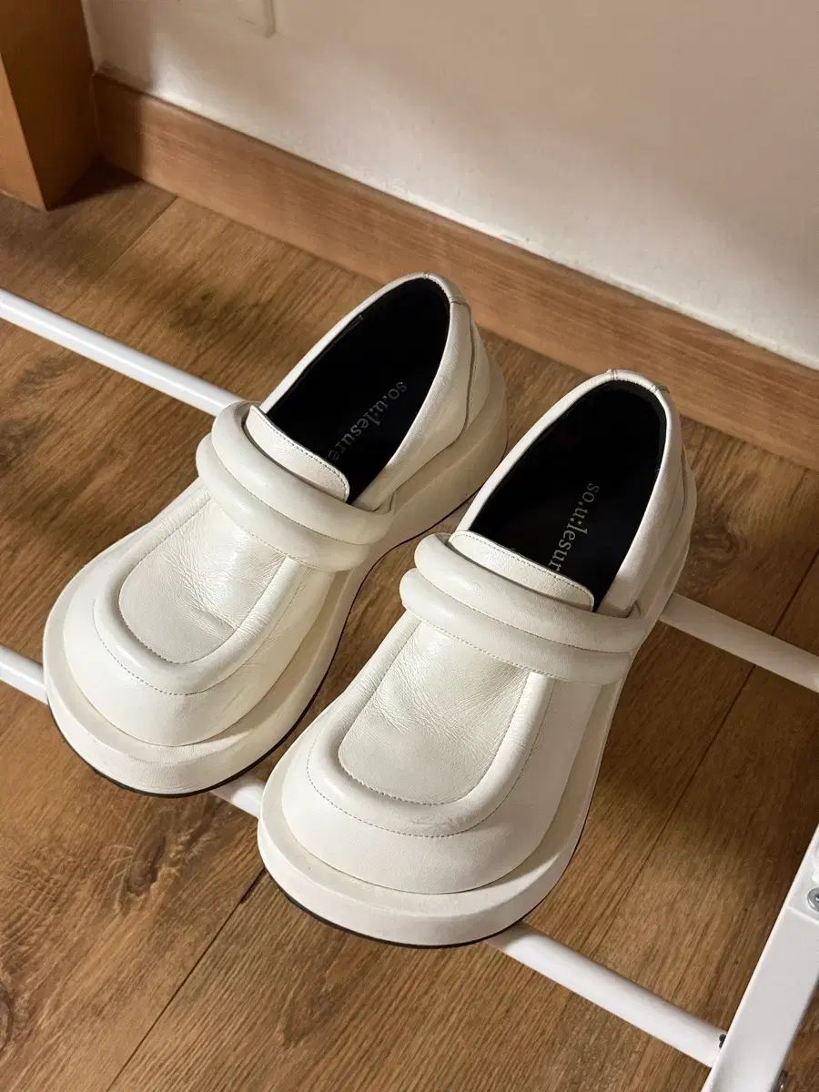 SOULESURES マカロン フラットフォーム ローファー