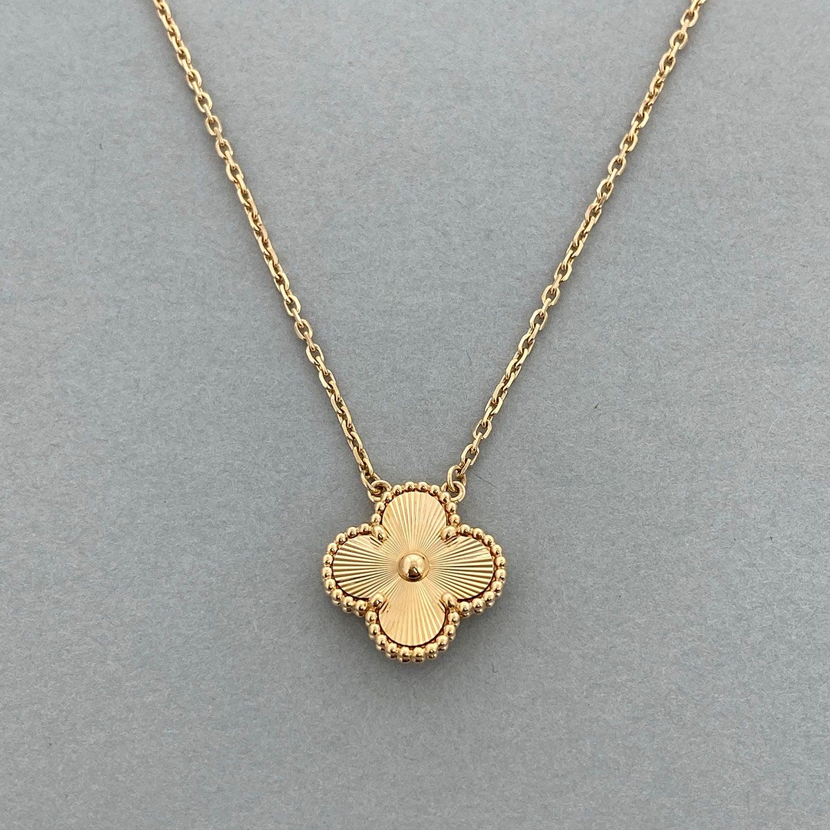 Van Cleef & Arpels ヴァンクリーフ＆アーペル ヴィンテージアルハンブラ ペンダント ギヨシェ ネックレス VCARP4KL00 レディース K18イエローゴールド イエローゴールド 中古
