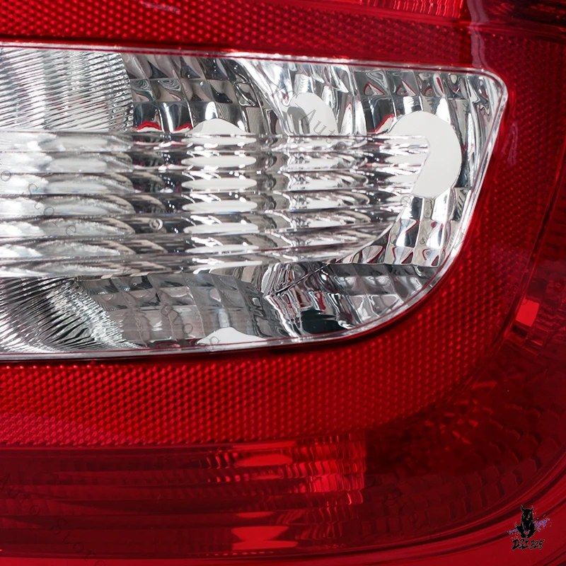 Skoda Rapid 2013-2017 リアテールライト ブレーキライトハウジング 左右