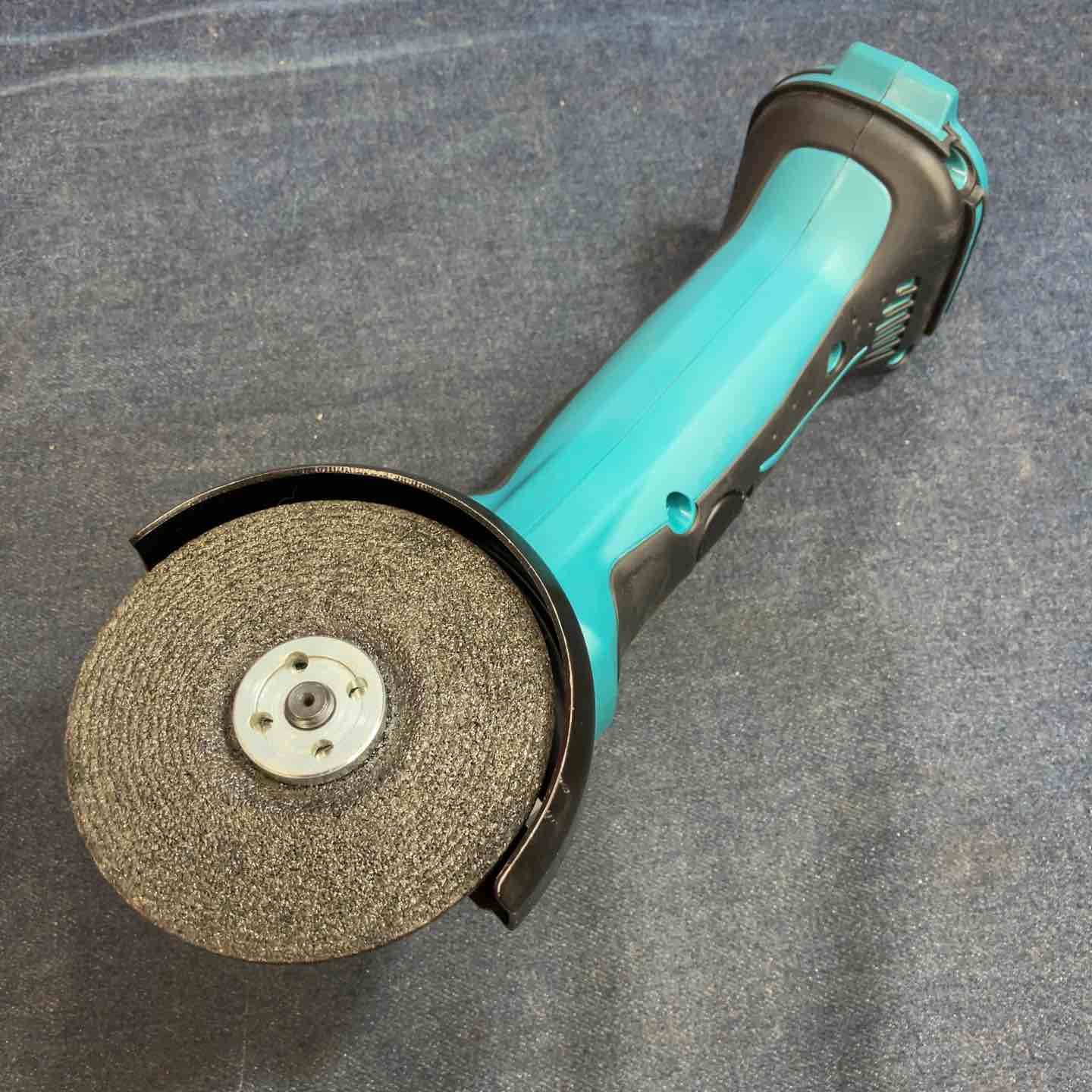 ☆マキタ(makita) 100mmコードレスディスクグラインダー GA400DZ【八潮店】