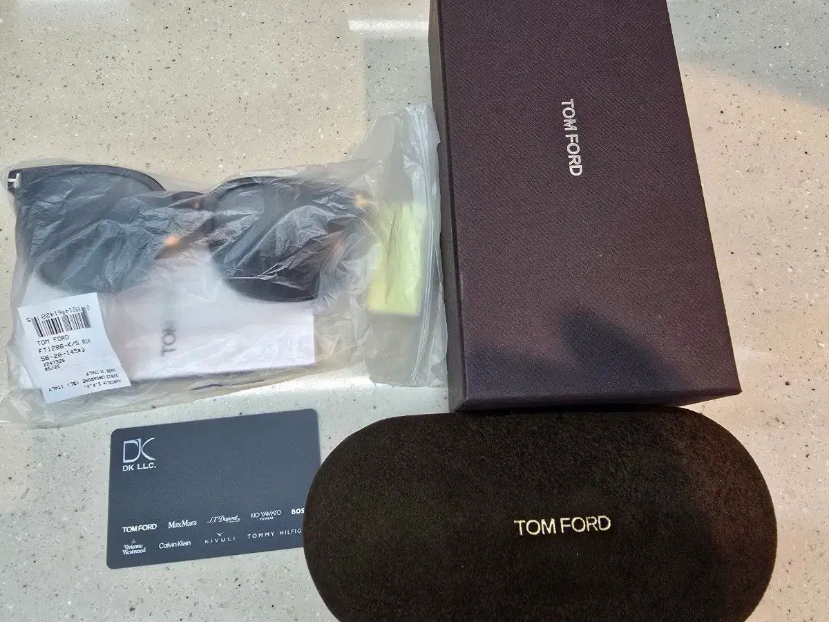 26年 TOM FORD トムフォード サングラス TF 1286 01A 黒 COLOR 未使用品