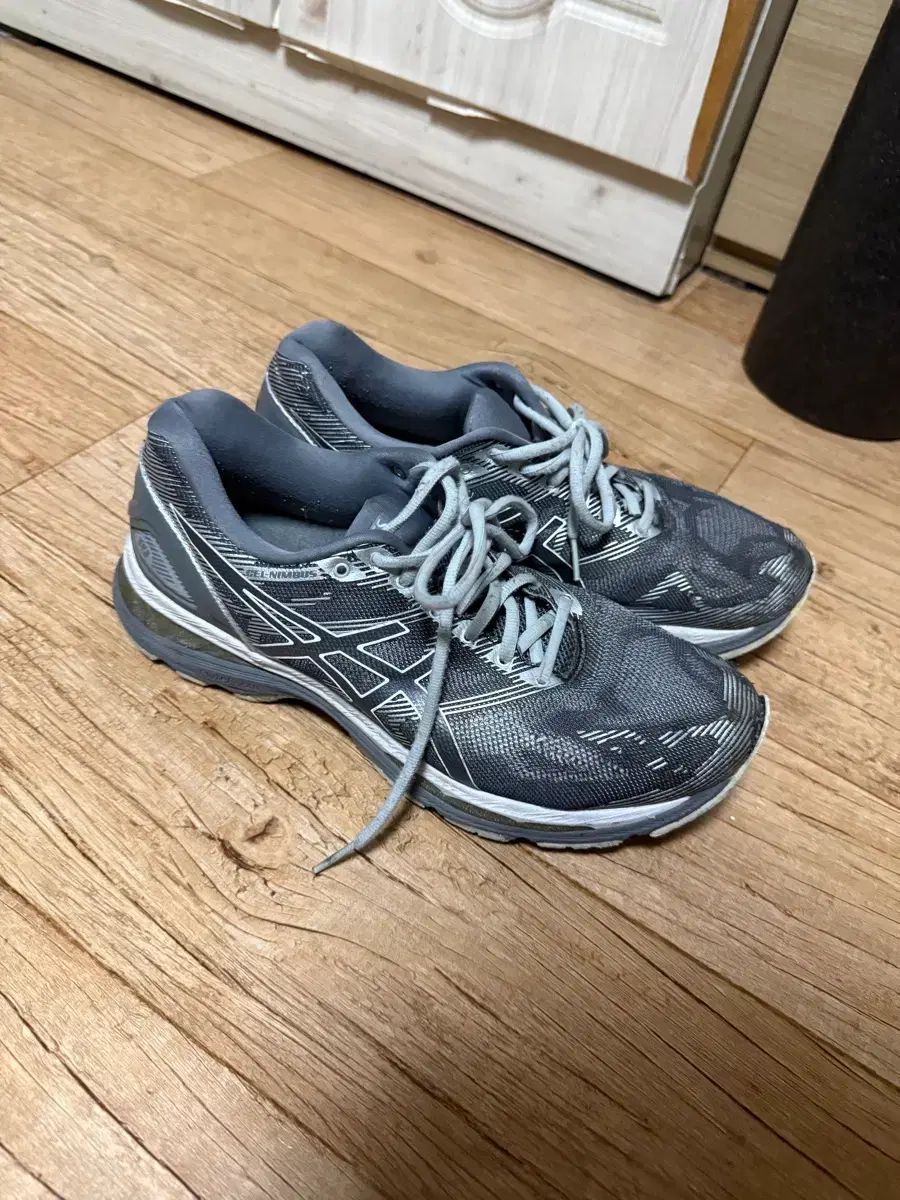 アシックス DARK GREY 275