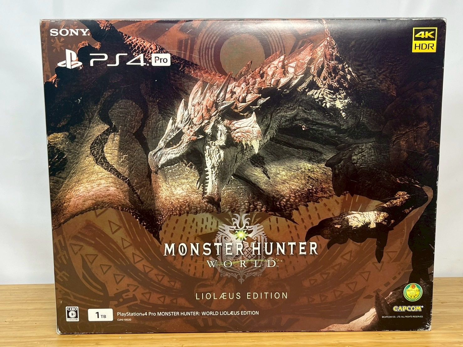【埼玉発】限定モデル PS4 Pro 1TB モンスターハンターワールド リオレウスエディション CUHJ-10020 コントローラー2個付