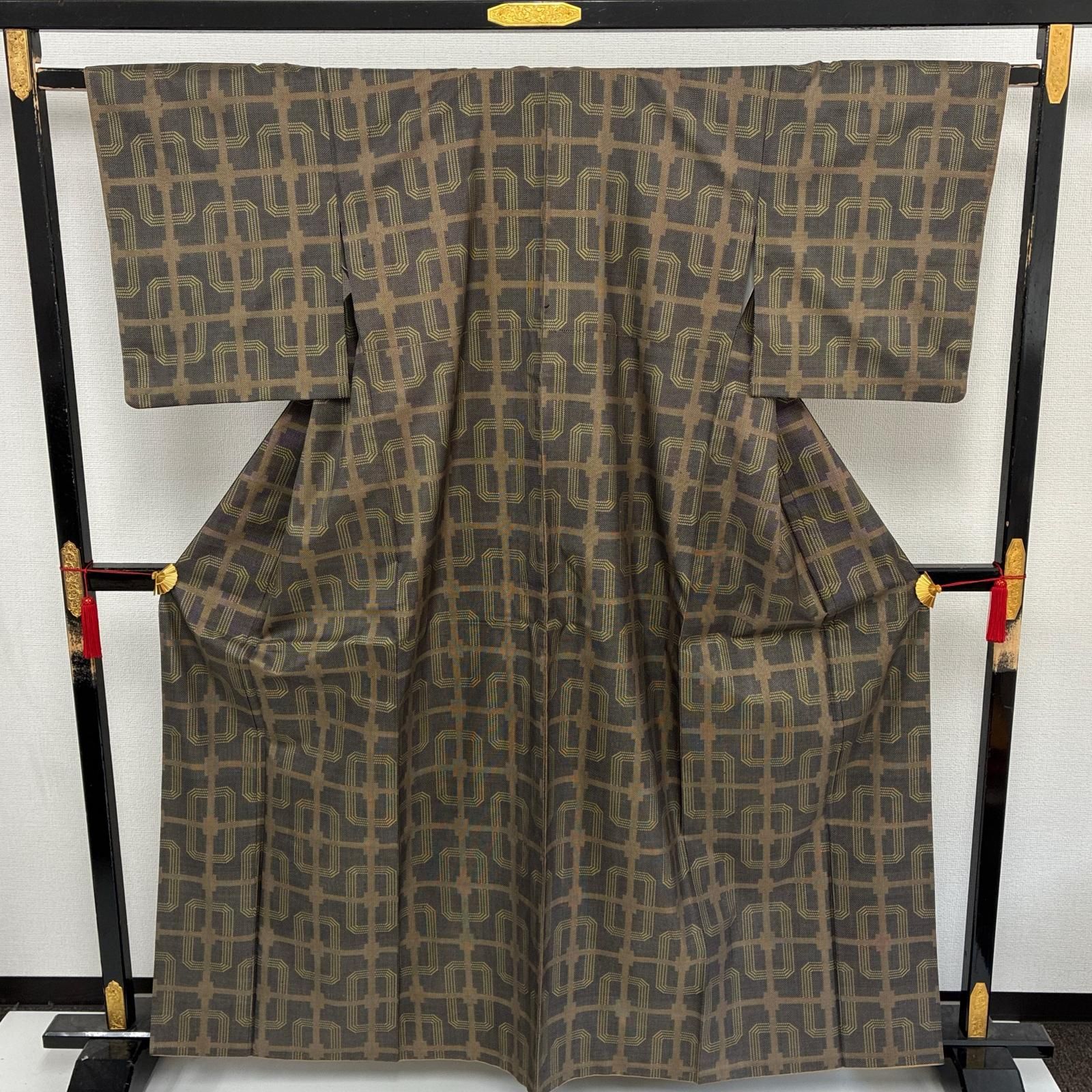 本場大島紬 正絹 泥染め 一元式 幾何学 袷 着物 a-517 - メルカリ