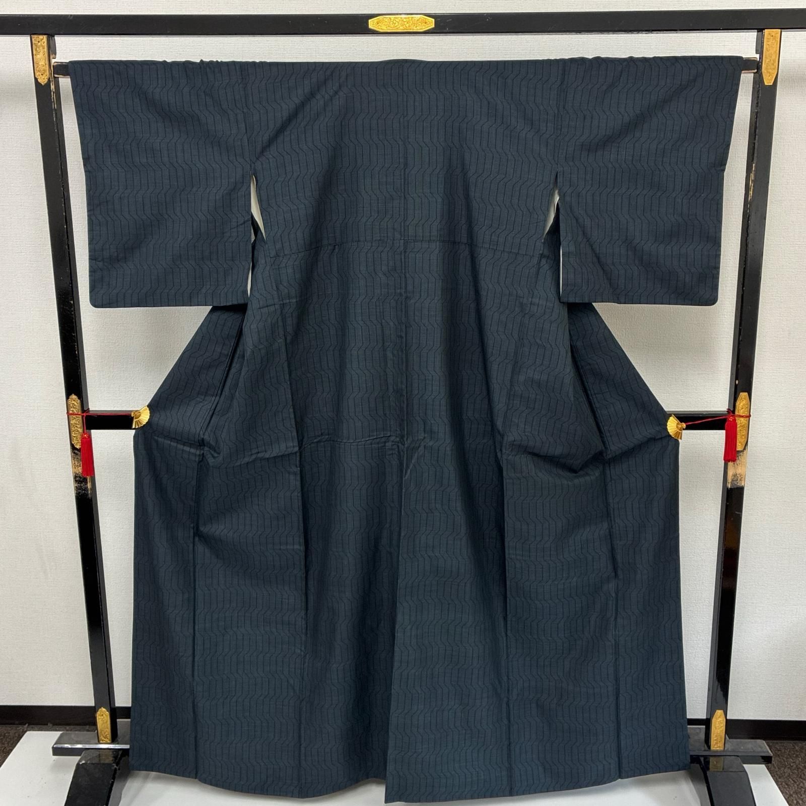 本場大島紬 正絹 泥藍染め 幾何学 袷 着物 a-613 - メルカリ