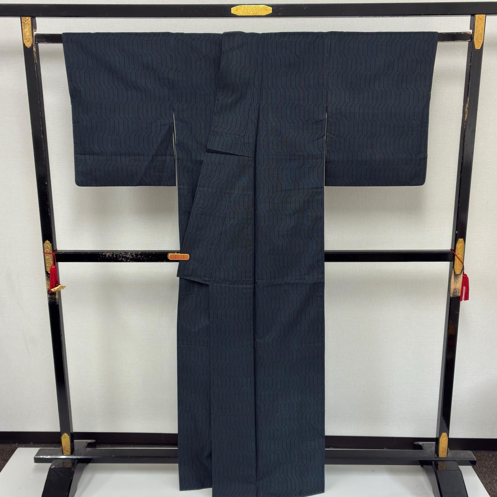 本場大島紬 正絹 泥藍染め 幾何学 袷 着物 a-613 - メルカリ
