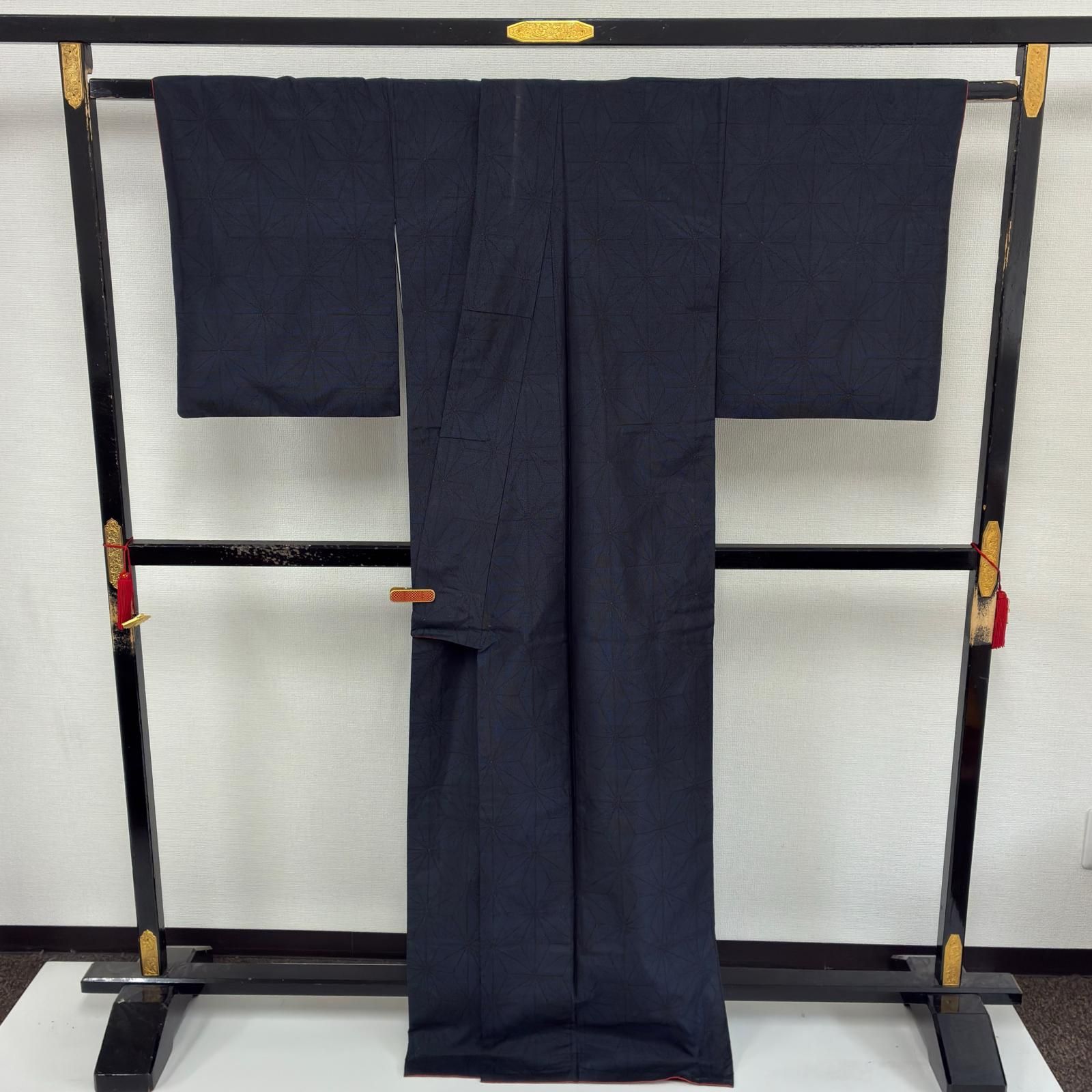 本場大島紬 裄68.5 正絹 泥藍染め 横双 麻の葉絣 袷 着物 a-615 - メルカリ