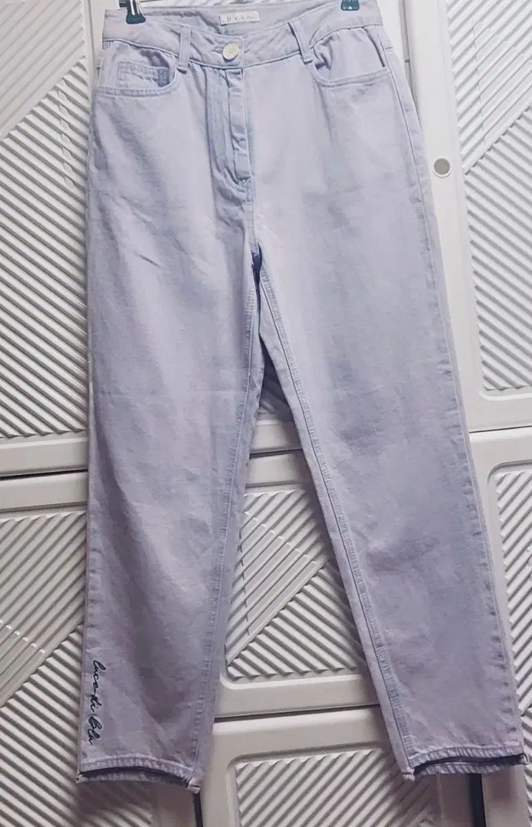 보기드문 색감의ライトパープルカラーの魅力的なitMICHAA ワイド デニム パンツ