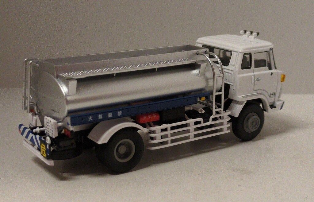 TOMYTEC TOMICA LIMITED VINTAGE NEO 日野 KB314型 タンクローリー (白