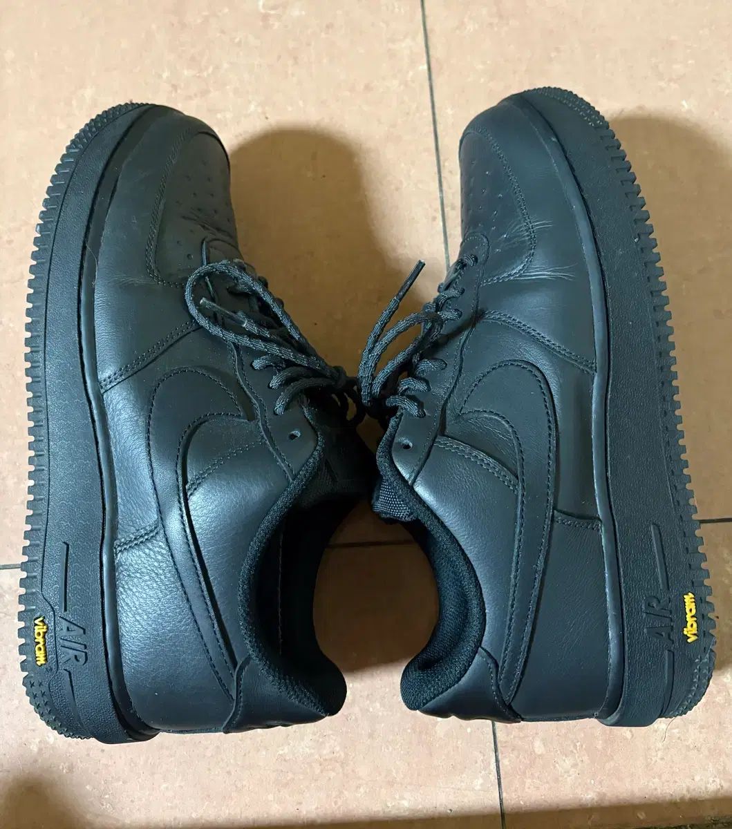 270 NIKE エアフォース GORE-TEX ビブラム ブラック