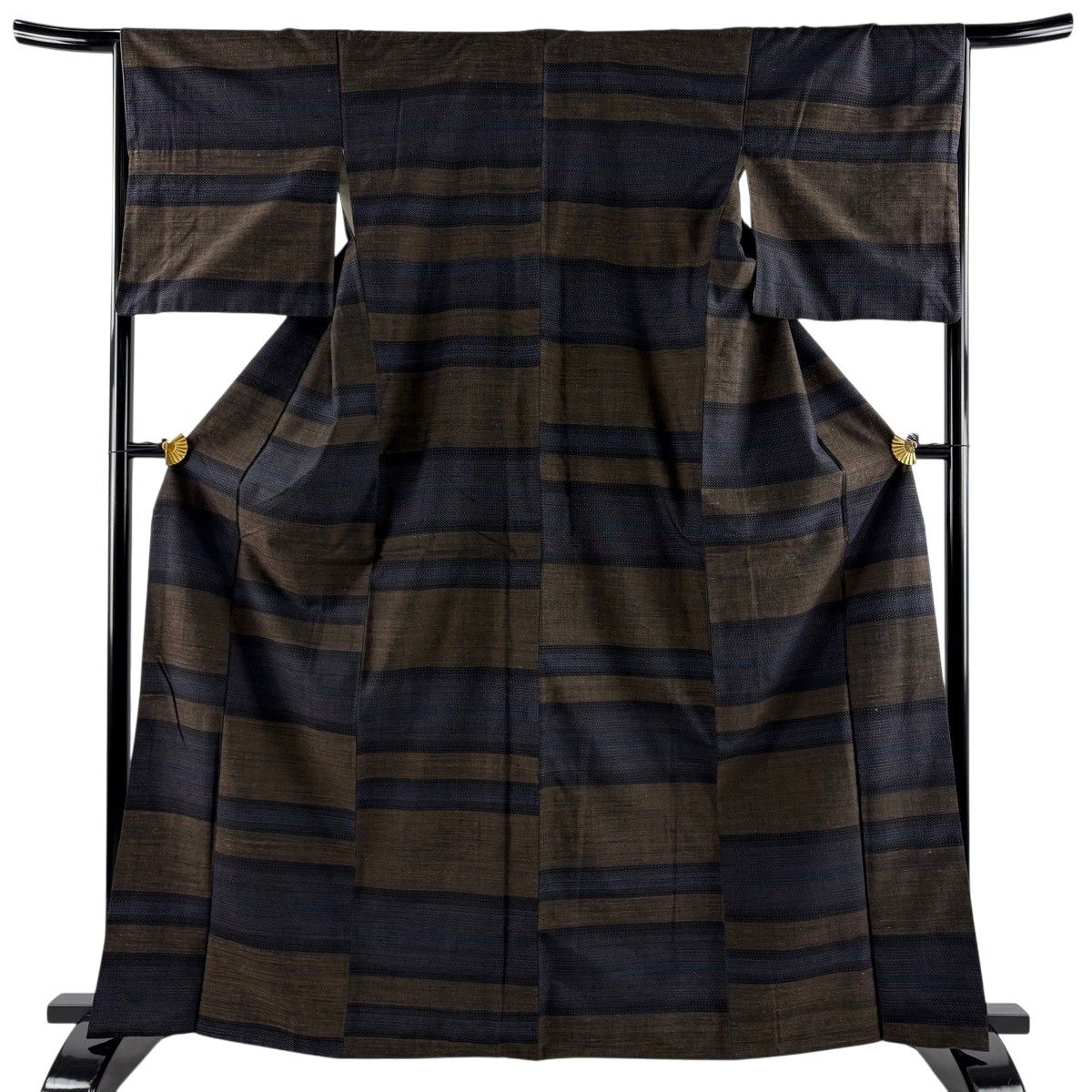【美品】 結城紬 身丈164cm 裄丈66cm M 袷 はたおり娘 証紙 段縞 亀甲絣 焦茶色 正絹 名品 【中古】
