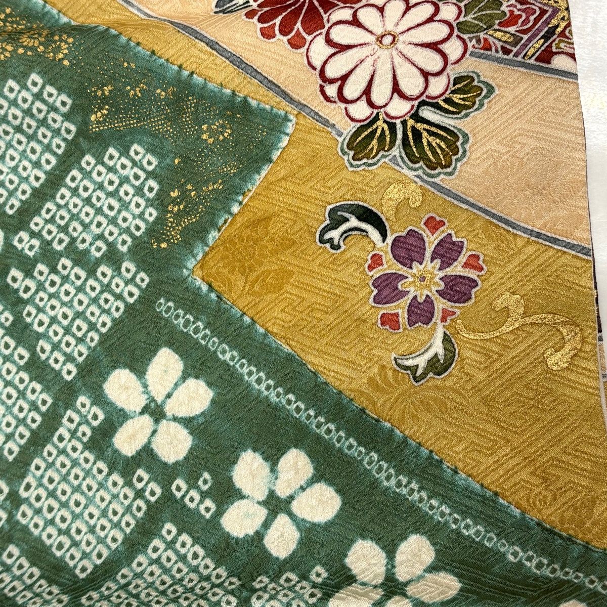 振袖 身丈159.5cm 裄丈65.5cm M 袷 山鉾 牡丹 刺繍 金糸 緑 正絹 秀品