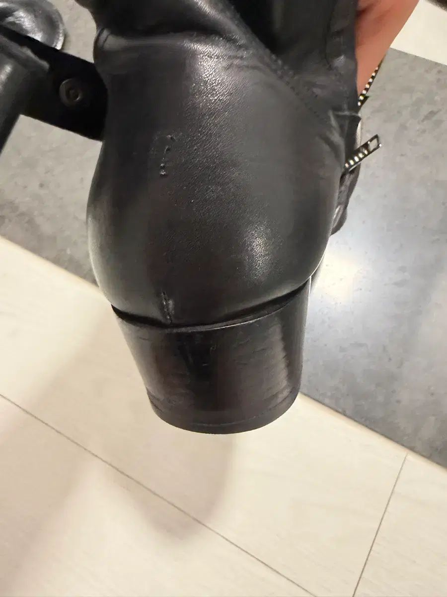 サンローラン ライダースジャケット ハーネス ブーツ
