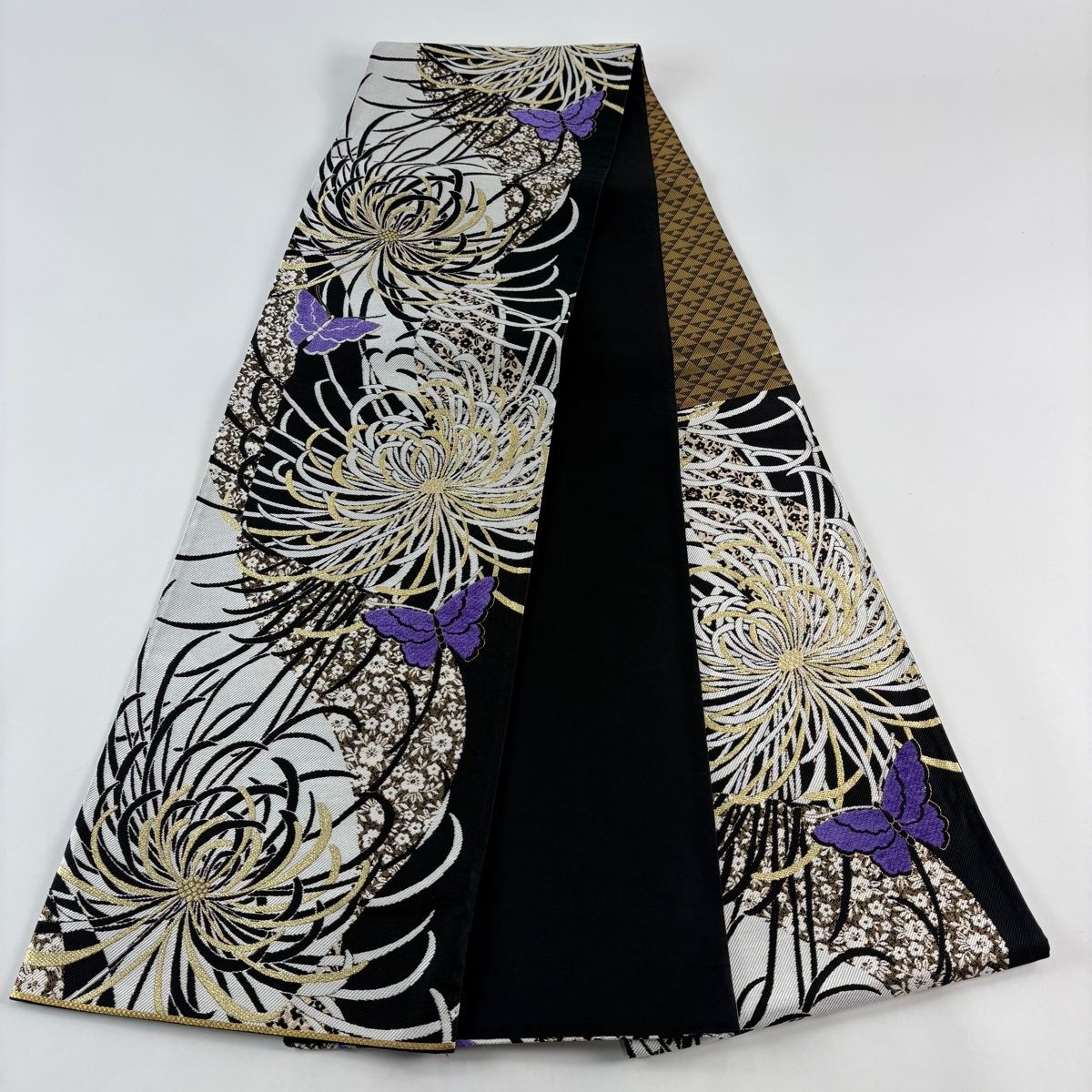 袋帯 秀品 蝶 乱菊 箔 黒 六通 正絹 【中古】 - メルカリ 袋帯 秀品 蝶 乱菊 箔 黒 六通 正絹 【中古】 - メルカリ