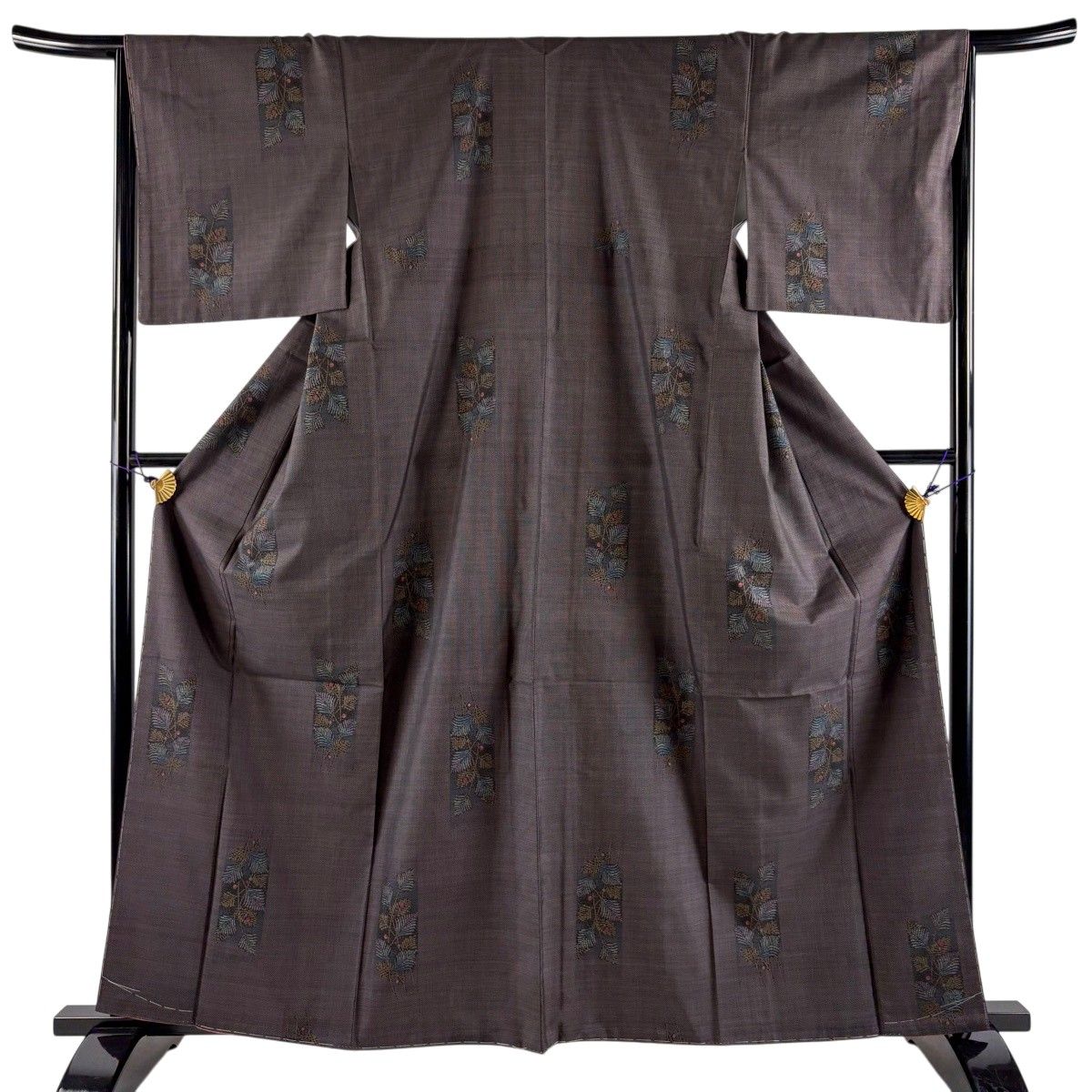 【美品】 大島紬 身丈161.5cm 裄丈65.5cm M 袷 純泥染 証紙 松 茶紫 正絹 名品 【中古】