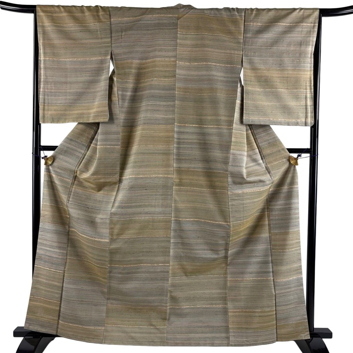 【美品】 紬 身丈163cm 裄丈65.5cm M 袷 段縞 ベージュ 正絹 名品 【中古】