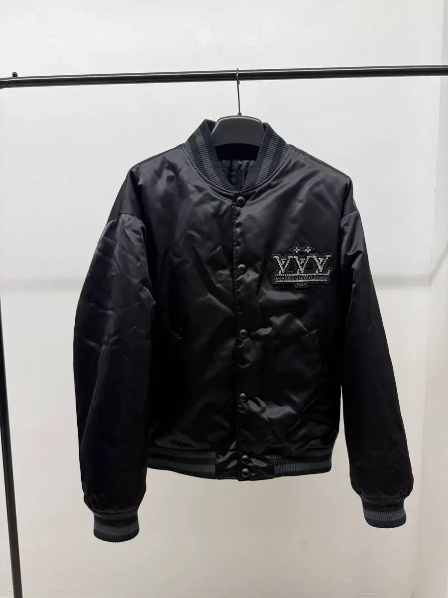 希少XXL ルイヴィトン×フラグメント エンブロイダリー ブルゾン 黒 50サイズ 新モデル Louis Vuitton ルイヴィトン エンブロイダリー