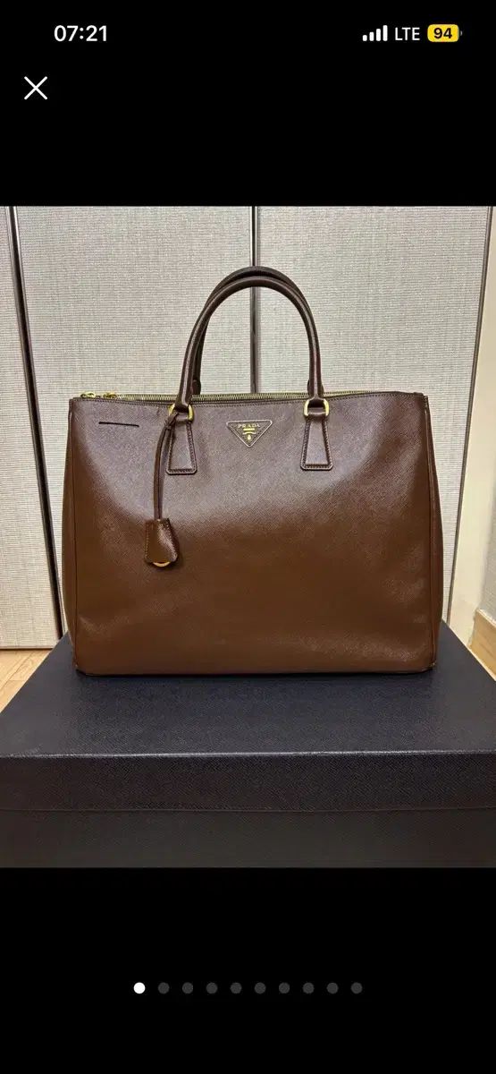 プラダ サフィアーノ トートバッグ