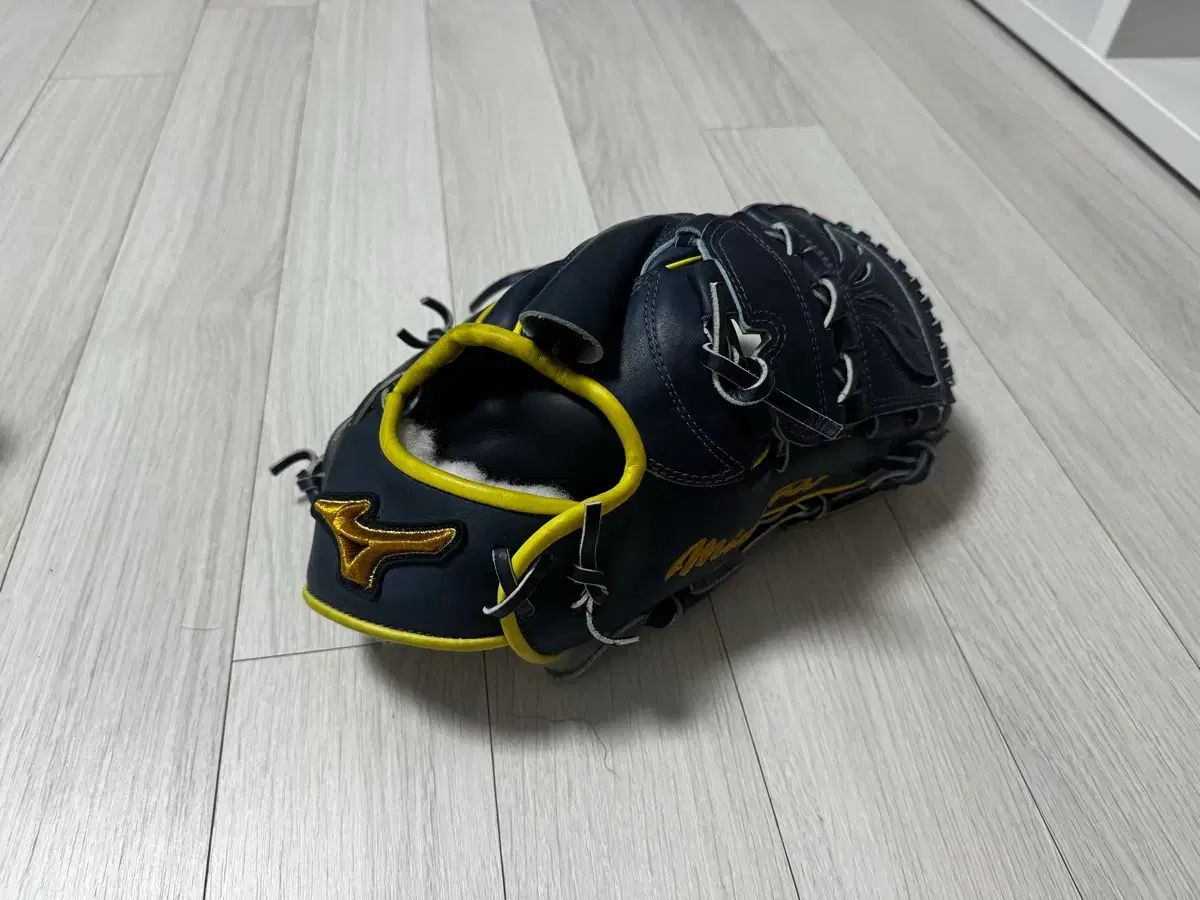 ミズノ プロ 投手用グローブ 出品