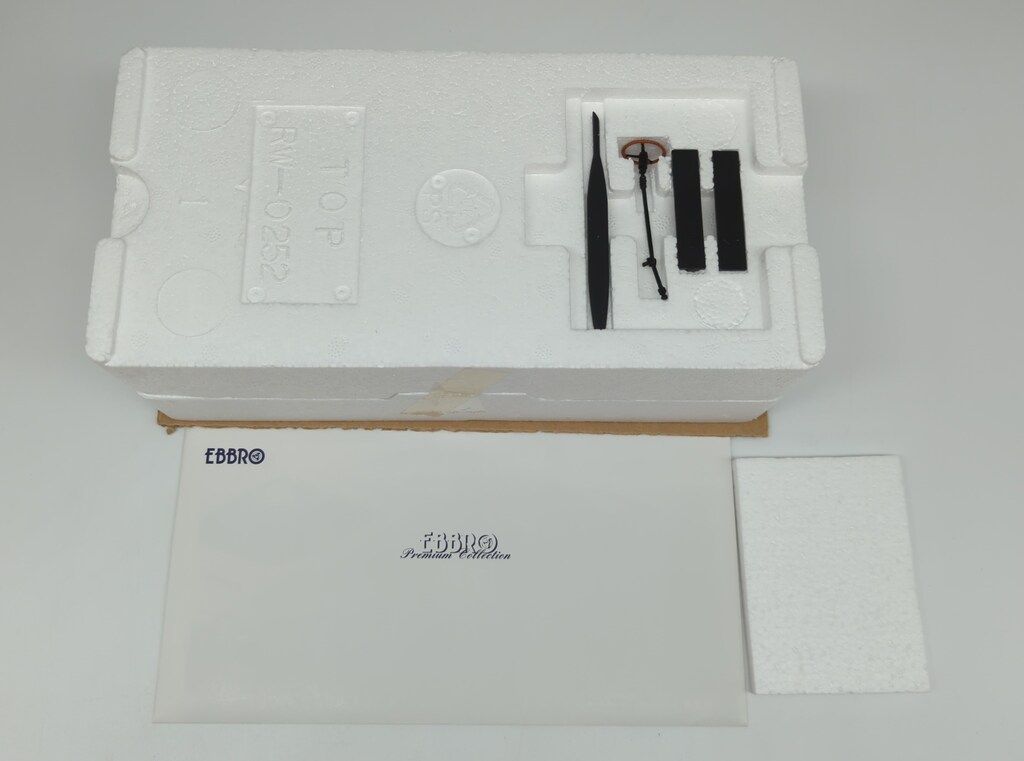 MMP 1/24EBBRO Premium Collection TOYOTA 2000GT (ホワイト)
