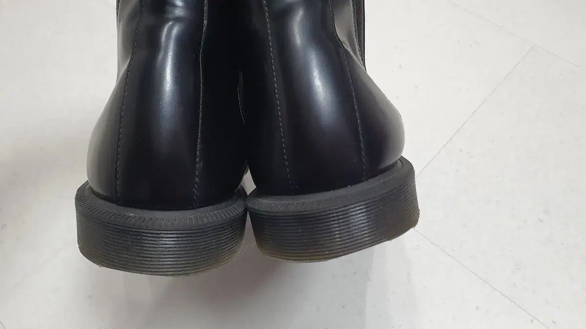 DR. MARTENS ドクターマーチン フローラ チェルシーブーツ UK9 (280程度)