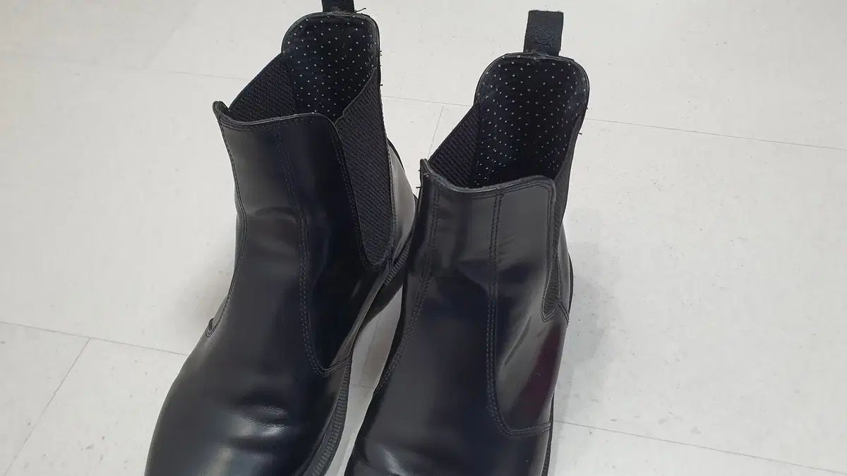 DR. MARTENS ドクターマーチン フローラ チェルシーブーツ UK9 (280程度)